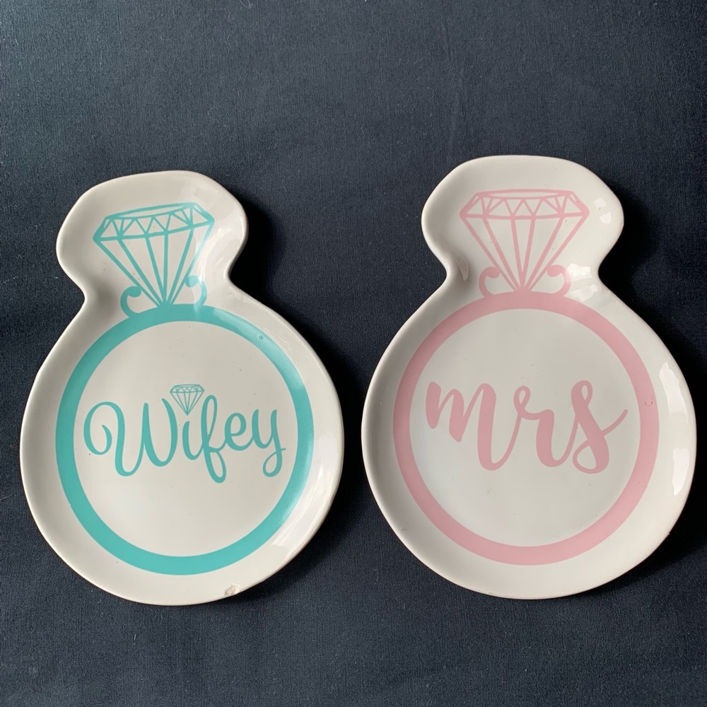 Trinket dishes set